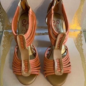 Seychelles woman’s high heels size 6B orange